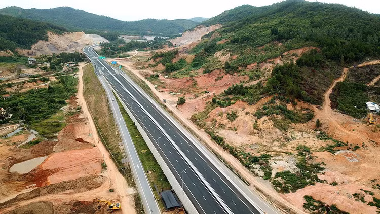 Để phát huy hiệu quả của Chương trình phục hồi và phát triển kinh tế - xã hội, các địa phương, đơn vị cần khẩn trương hoàn thiện thủ tục đầu tư dự án, đảm bảo đúng thời hạn. Ảnh: Nhã Chi
