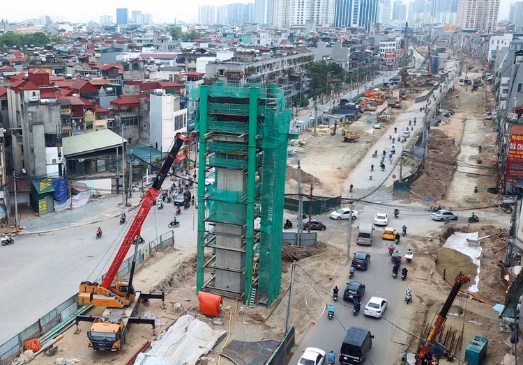 Việc Chính phủ quyết tâm đẩy mạnh đầu tư công cùng những gói hỗ trợ về phục hồi kinh tế sẽ tạo nhiều cơ hội phát triển cho nhà thầu trong nước. Ảnh: Lê Tiên