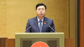 Bộ trưởng Bộ Nội vụ Nguyễn Tiến Hải trình bày về Dự án Luật sửa đổi, bổ sung một số điều của Luật Bảo hiểm xã hội - Ảnh: chinhphu.vn/Nhật Bắc