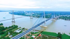 Dự thảo Luật Đấu thầu (sửa đổi) được kỳ vọng sẽ góp phần đẩy nhanh tiến độ, nâng cao chất lượng công trình và hiệu quả sử dụng nguồn lực, qua đó đóng góp thiết thực cho mục tiêu tăng trưởng cao của đất nước. Ảnh: Lê Tiên