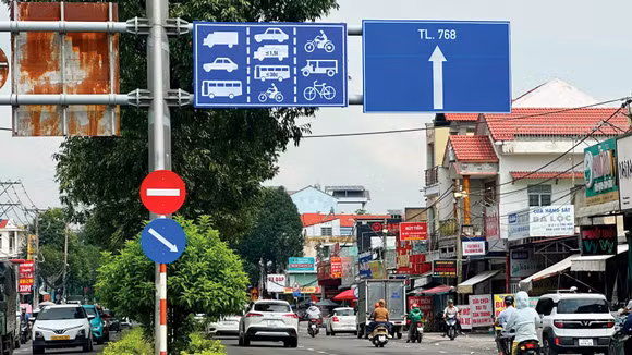 Gói thầu bổ sung, thay thế hệ thống báo hiệu đường bộ trên các tuyến đường tỉnh tại TP. Đồng Nai có giá 13,492 tỷ đồng, thu hút 2 nhà thầu tham dự. Ảnh: NC st