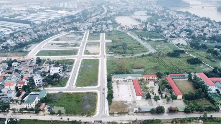 Đấu giá 52 lô đất ở ngoại đê sông Mã (Thanh Hóa). Ảnh minh họa: Internet