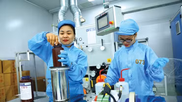 Dòng tiền cho doanh nghiệp có khả năng sản xuất kinh doanh là vấn đề cần được ưu tiên tháo gỡ ngay. Ảnh: Tiên Giang