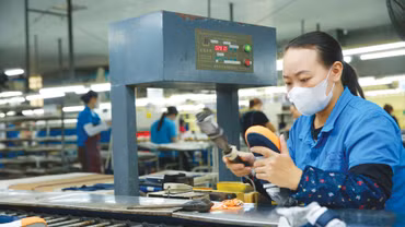 Các chính sách hỗ trợ doanh nghiệp nhỏ và vừa sẽ tập trung nâng cao chất lượng, năng lực cạnh tranh, khả năng đổi mới sáng tạo, tham gia chuỗi giá trị và khả năng phát triển thành doanh nghiệp quy mô lớn hơn. Ảnh: Lân Bùi