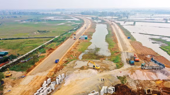Những quy định tại Nghị định số 206/2026/NĐ-CP được kỳ vọng sẽ tháo gỡ bế tắc về định mức và đơn giá, cho phép áp dụng linh hoạt dữ liệu chi phí để đẩy nhanh tiến độ các dự án. Ảnh: Tiên Giang