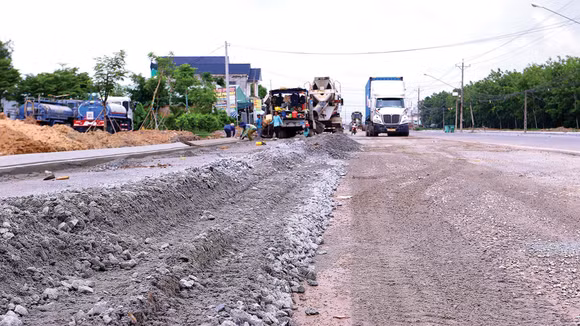 Việc phải tổ chức đấu thầu lại làm phát sinh thêm chi phí và thời gian, có thể làm chậm tiến độ thực hiện gói thầu, dự án. Ảnh minh họa: Song Lê