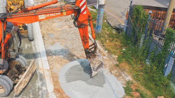 Gói thầu Thi công xây lắp thuộc Dự án Cải tạo, chỉnh trang, bê tông hóa các tuyến đường, hẻm trên địa bàn phường Trung Mỹ Tây (TP.HCM) có giá dự toán 59,687 tỷ đồng