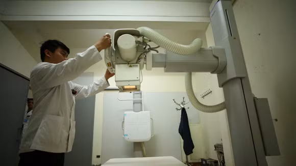 Gói thầu Cung cấp, lắp đặt thiết bị khối cận lâm sàng và các thiết bị chuyên dùng khác cho Bệnh viện Đa khoa khu vực Hóc Môn (TP.HCM) có giá 487,179 tỷ đồng. Ảnh minh họa: Nhã Chi